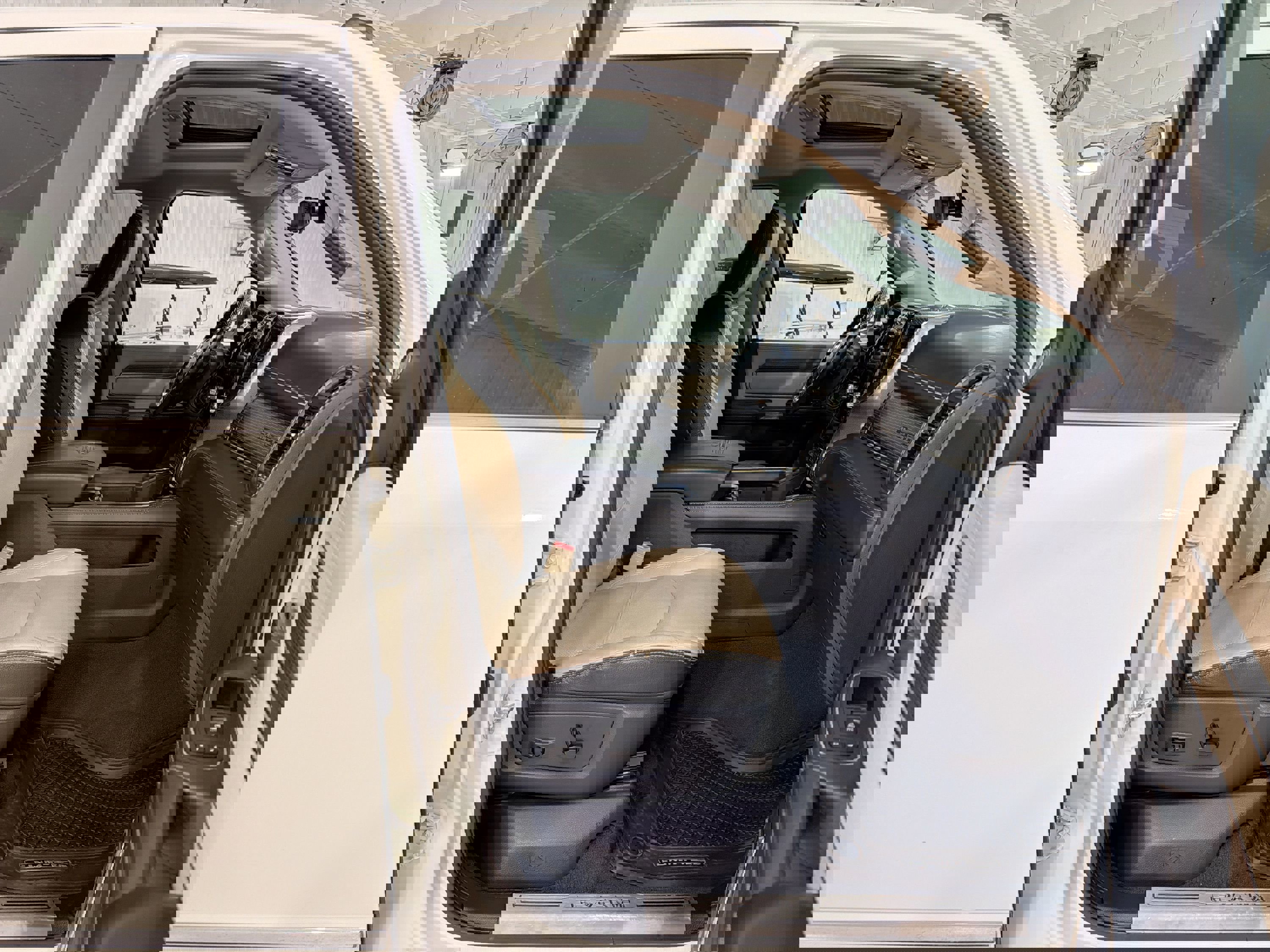 Used 2022 RAM 3500 Limited image 29