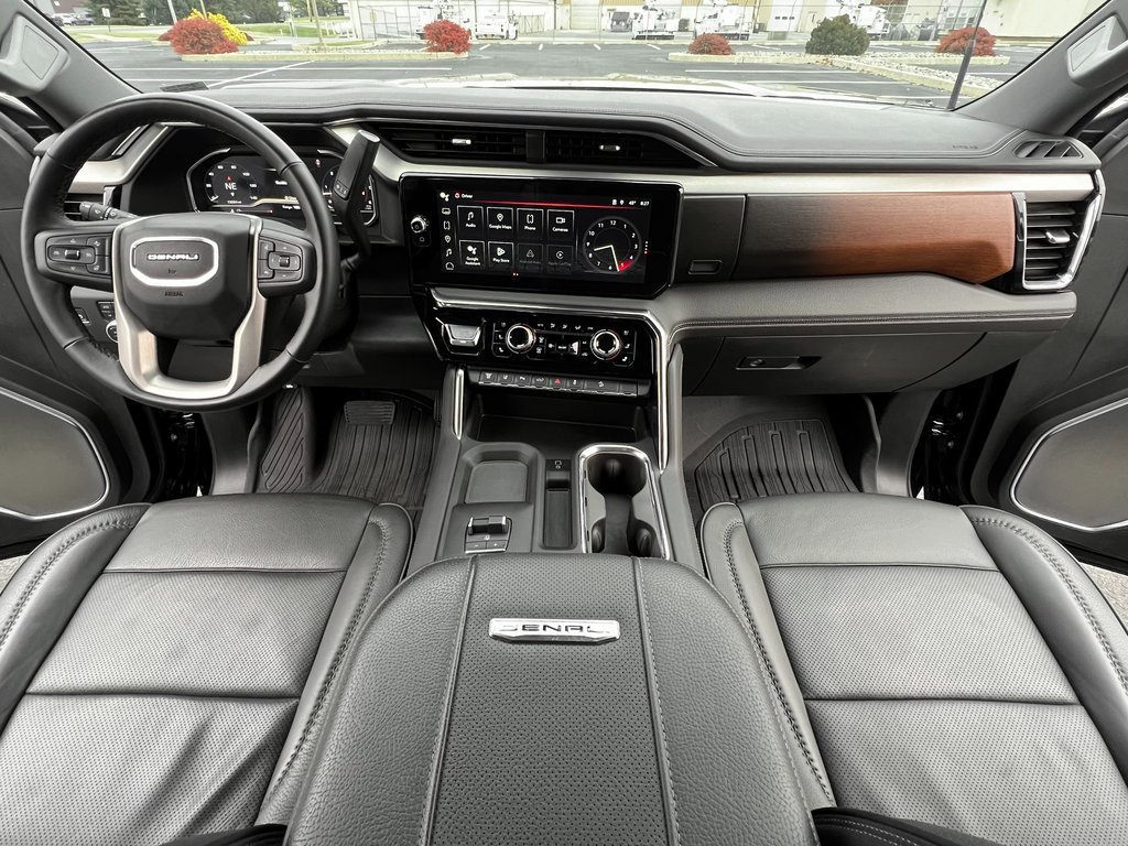 Used 2025 GMC Sierra 2500 Denali image 4