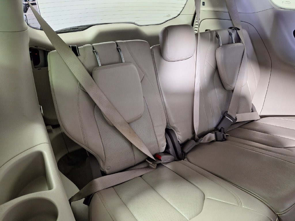 Used 2021 Chrysler Pacifica Touring-L FWD image 28