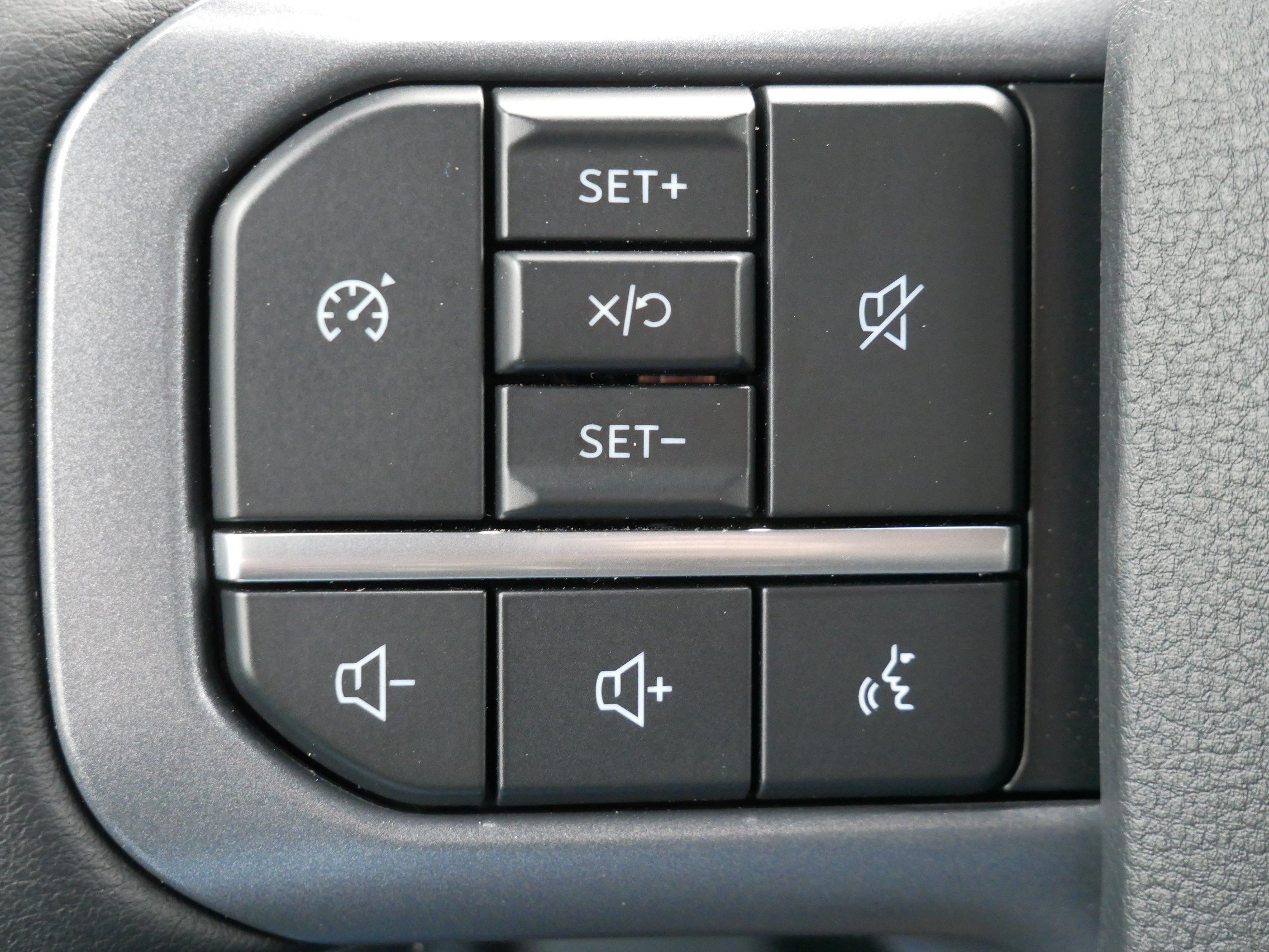 Used 2026 Ford F350 Lariat w/ FX4 Off-Road Package AWD/4WD image 17