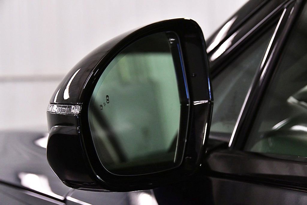 Used 2024 Lincoln Nautilus Reserve image 12