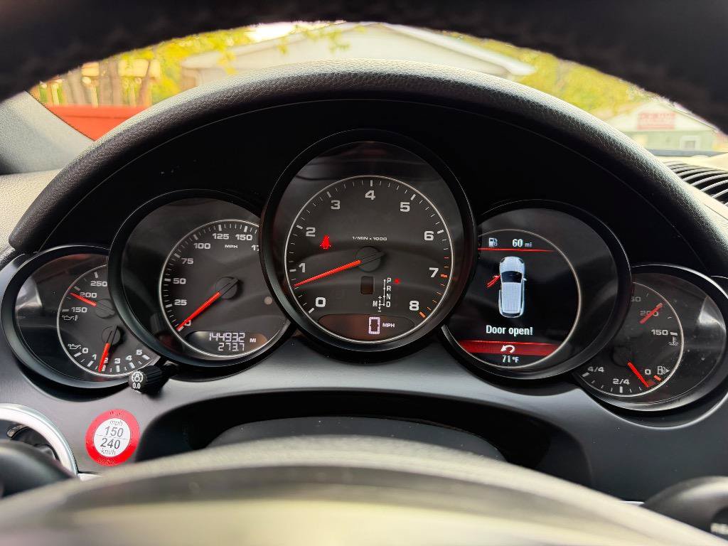 Used 2014 Porsche Cayenne Platinum Edition AWD/4WD image 15