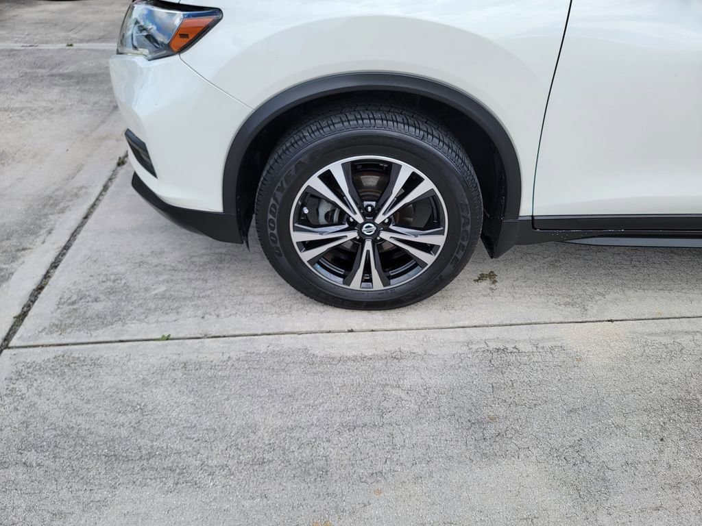 Used 2020 Nissan Rogue SV w/ Premium Package image 9