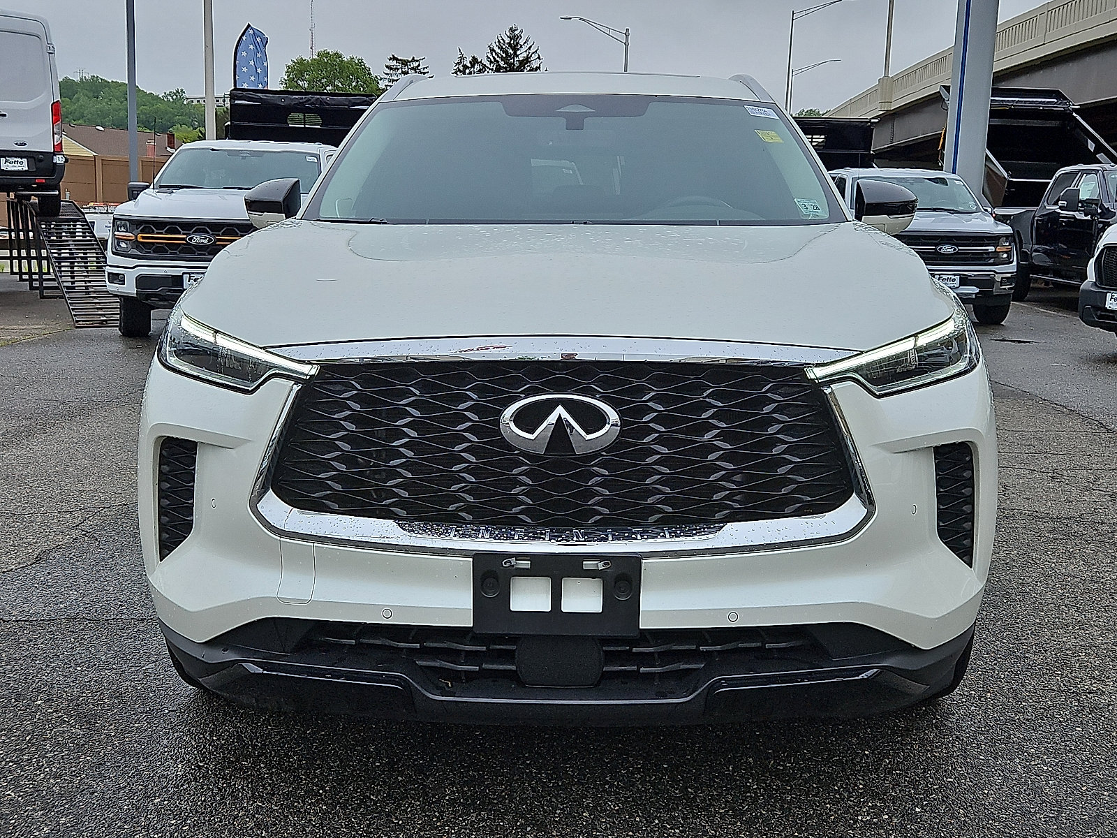 Certified 2023 INFINITI QX60 Luxe w/ Performance Audio Package AWD/4WD image 2