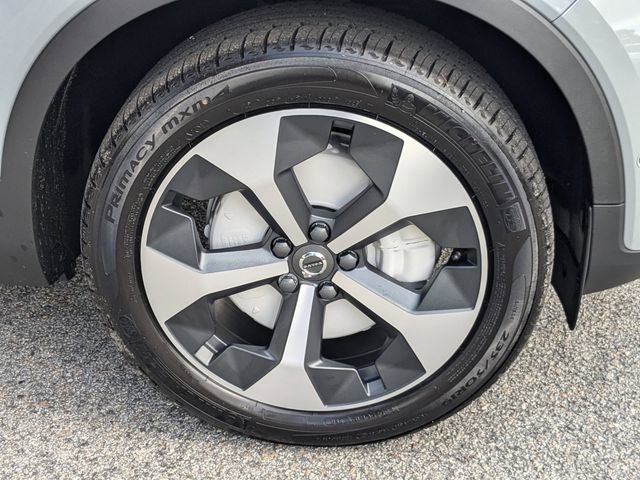 New 2025 Volvo XC40 B5 Plus w/ Protection Package Premier AWD/4WD image 14