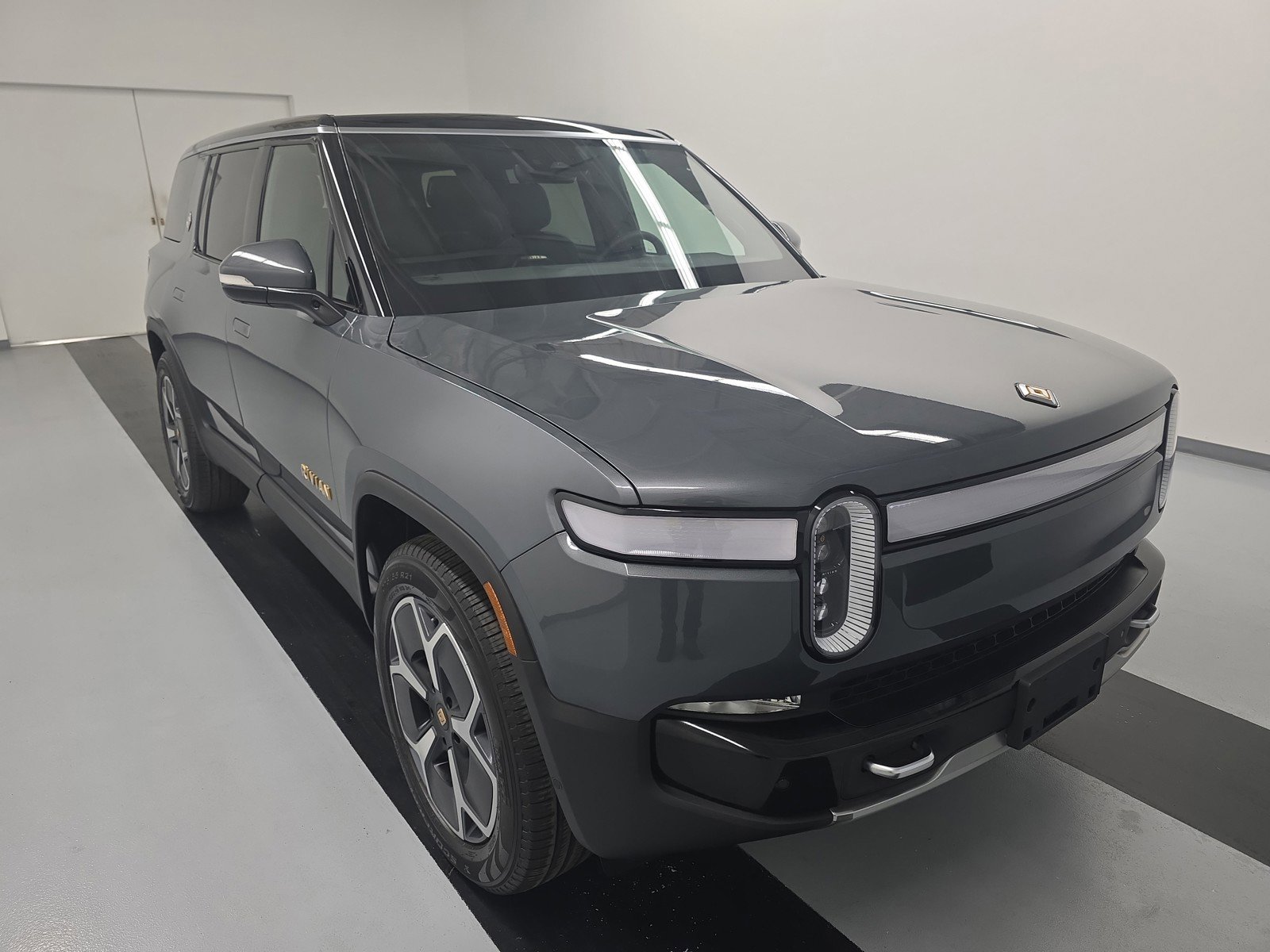 Used 2023 Rivian R1S Adventure AWD/4WD image 7