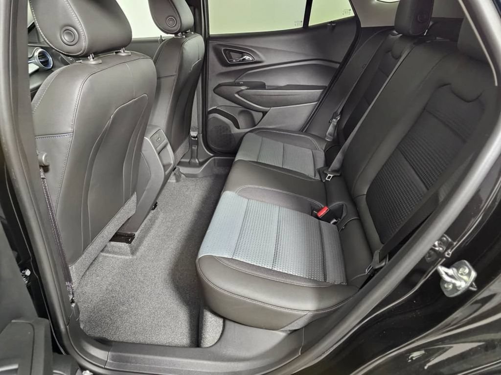 New 2026 Chevrolet Trax LT w/ LT Convenience Package FWD image 17