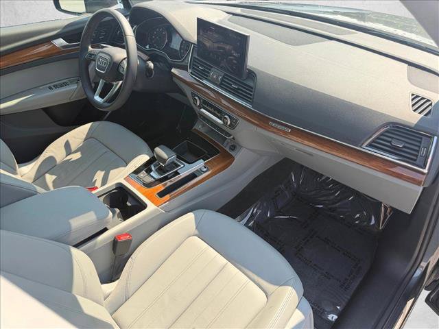 Used 2023 Audi Q5 2.0T Premium w/ Convenience Package AWD/4WD image 25