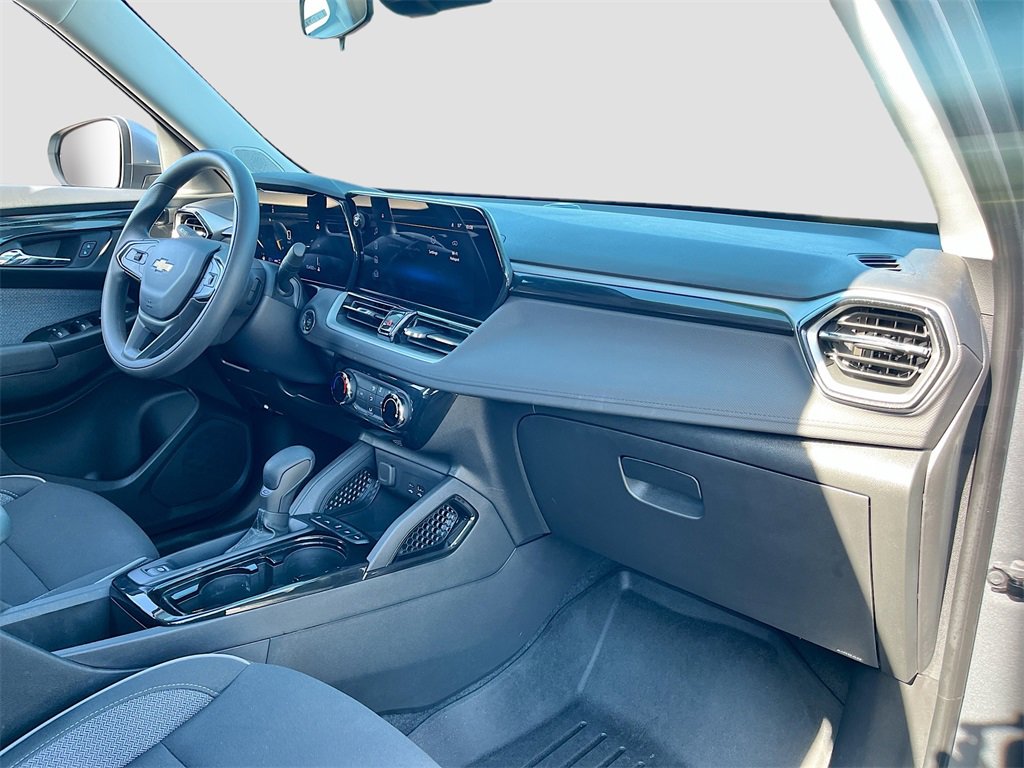 Used 2024 Chevrolet TrailBlazer LT w/ Driver Confidence Package image 25