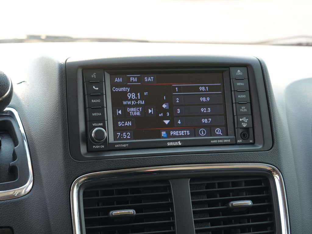 Used 2018 Dodge Grand Caravan SE w/ UConnect Hands-Free Group FWD image 21