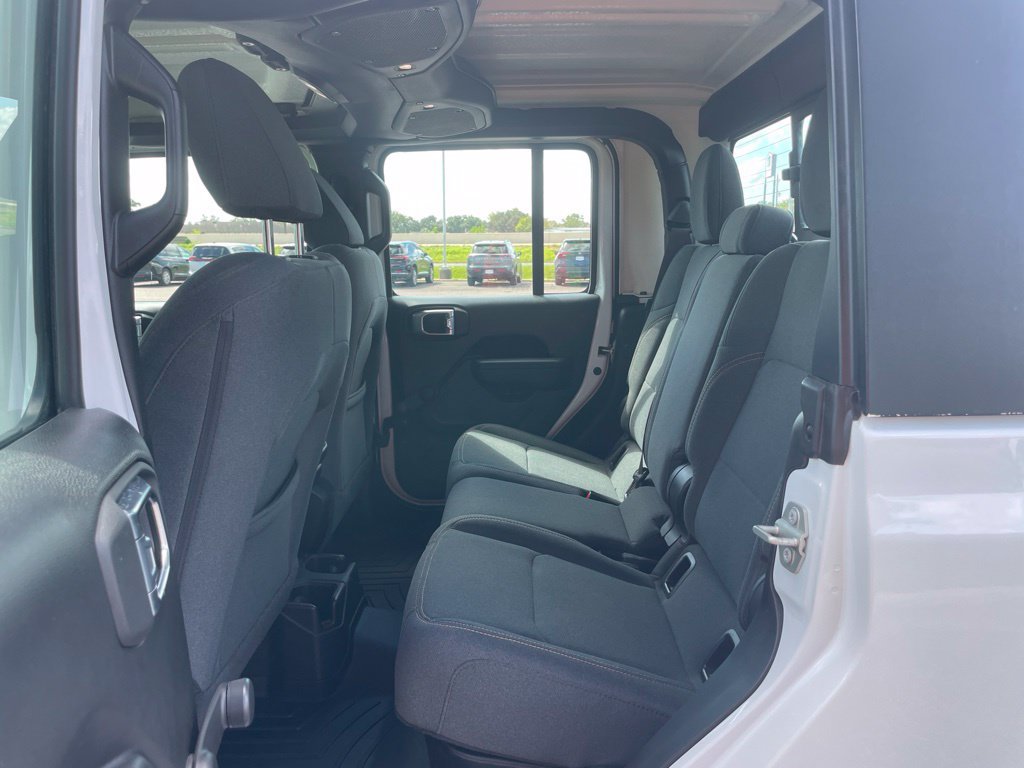 Used 2024 Jeep Gladiator Sport AWD/4WD image 12