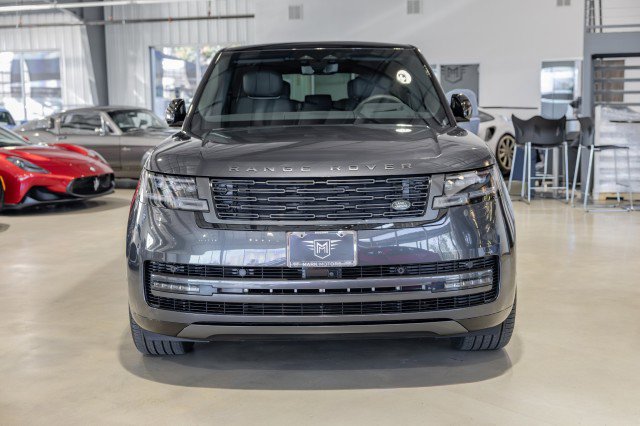Used 2025 Land Rover Range Rover Autobiography image 9
