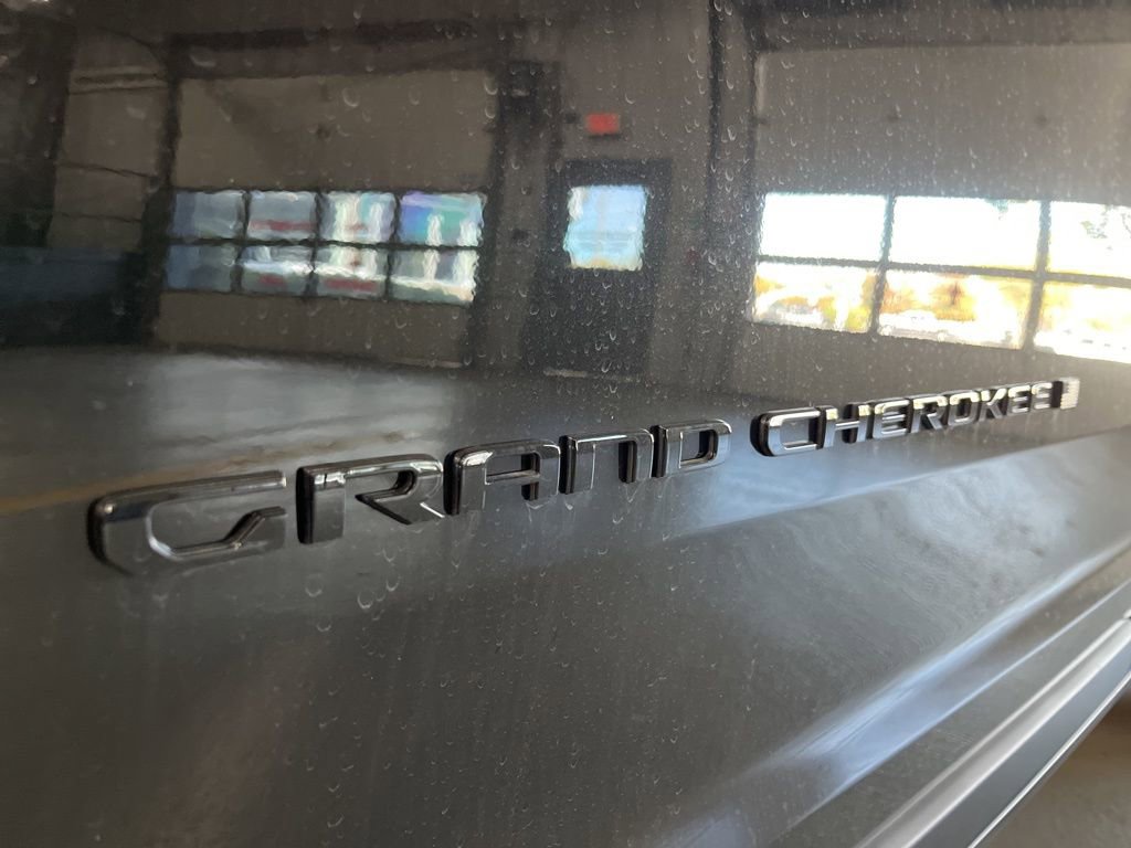 New 2025 Jeep Grand Cherokee Altitude image 17