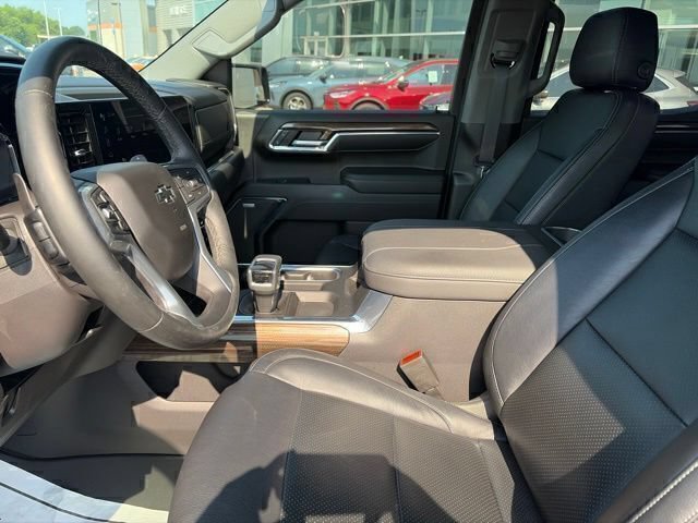 Used 2024 Chevrolet Silverado 1500 LT Trail Boss w/ Convenience Package II AWD/4WD image 9
