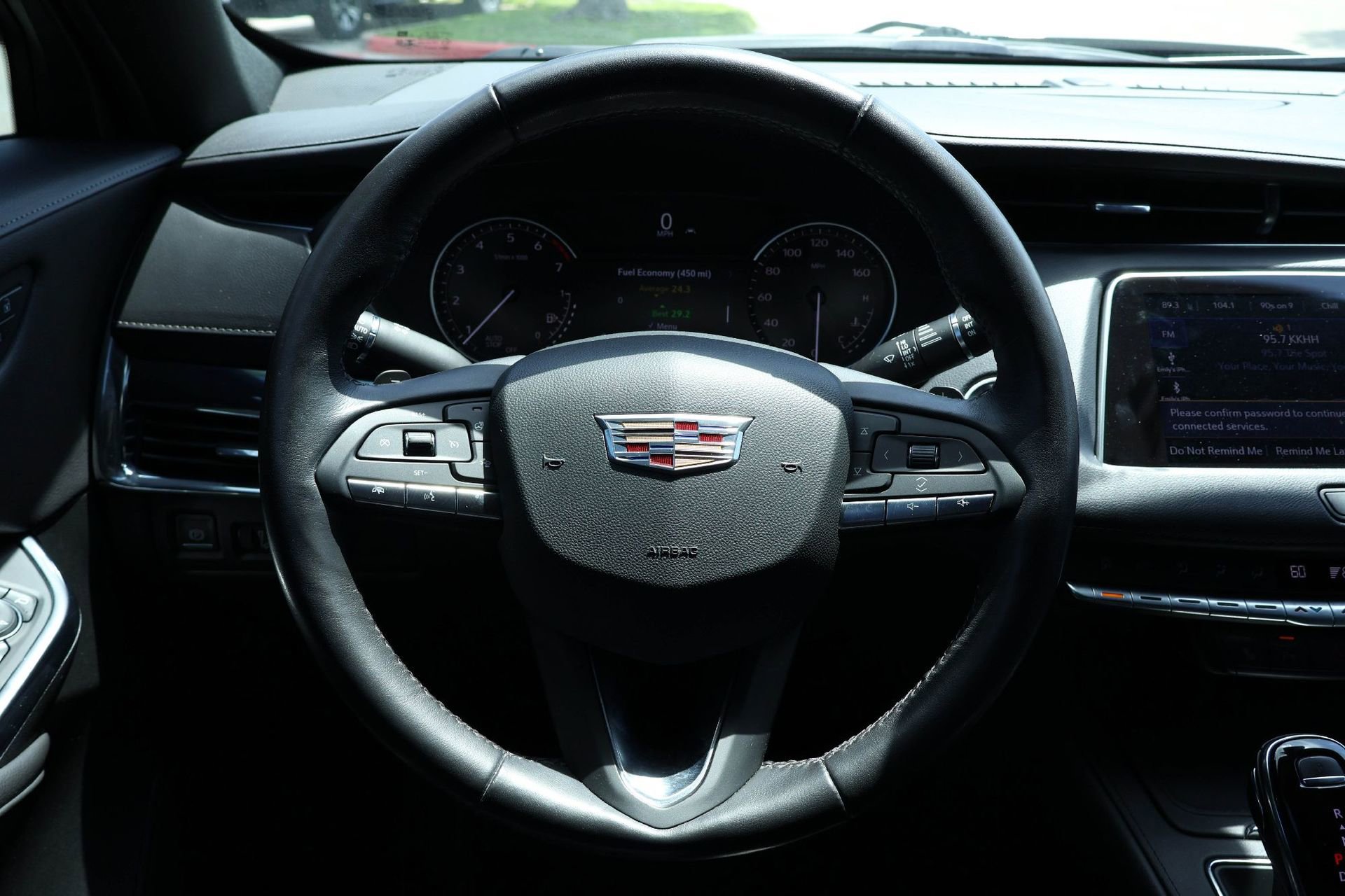 Used 2023 Cadillac XT4 Luxury w/ Cold Weather Package FWD image 15