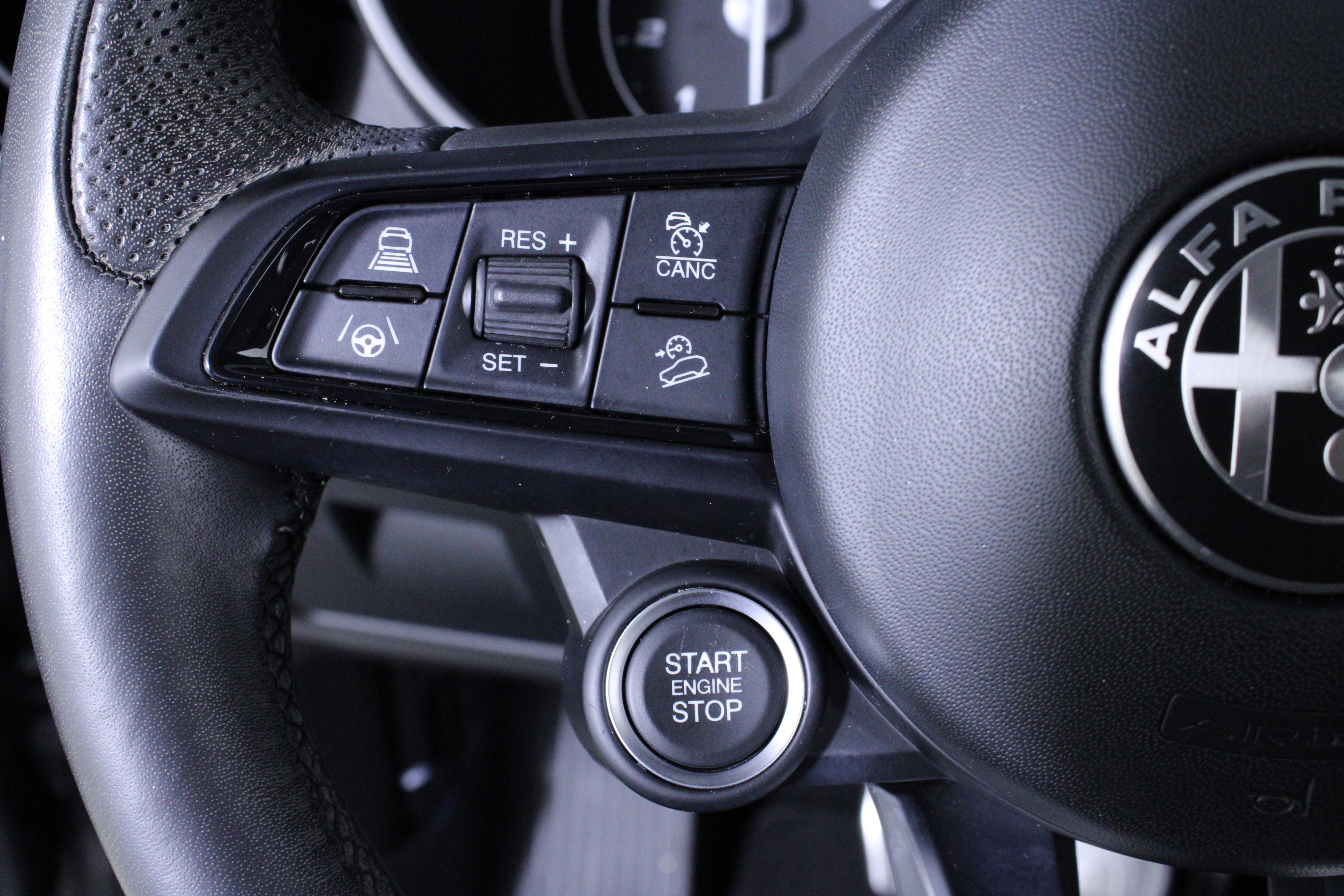 Used 2022 Alfa Romeo Stelvio Ti AWD/4WD image 26