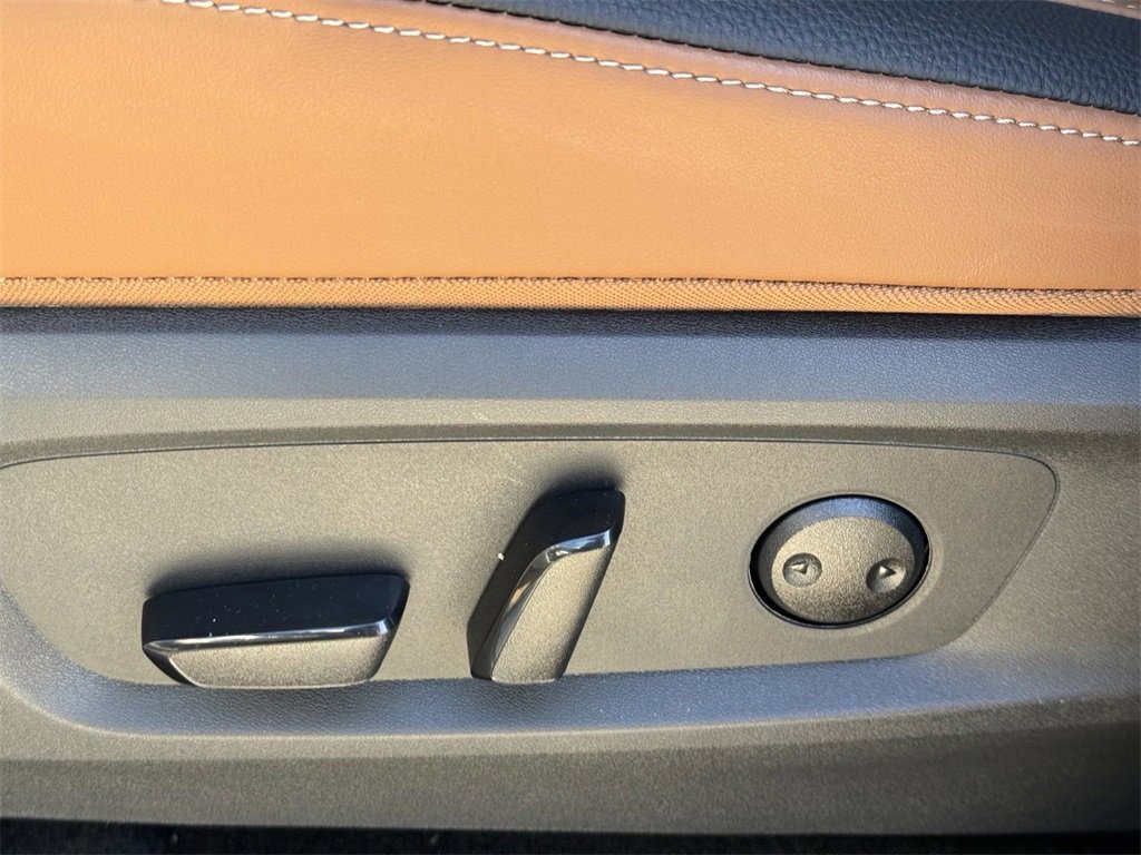 New 2025 Nissan Pathfinder Platinum w/ Black Appearance Package image 21