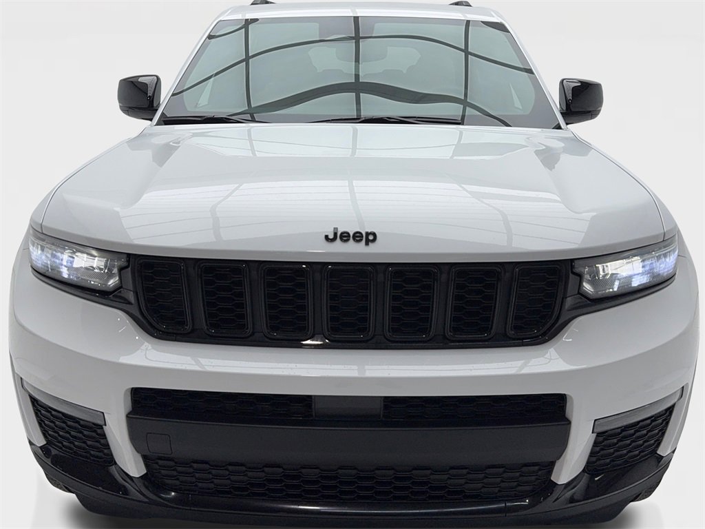 Used 2024 Jeep Grand Cherokee L Limited w/ Black Appearance Package image 4