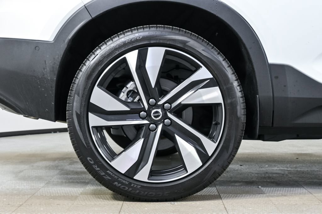 Certified 2025 Volvo XC40 B5 Plus image 39