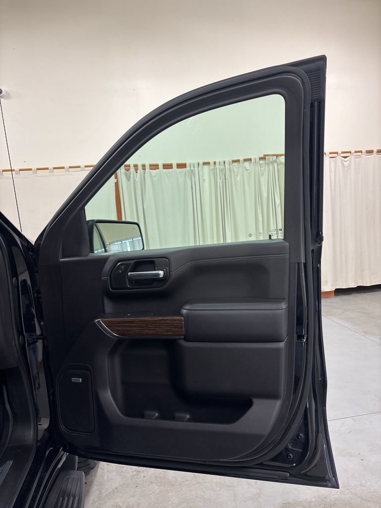 Used 2021 Chevrolet Silverado 1500 High Country w/ Z71 Off-Road Package AWD/4WD image 32