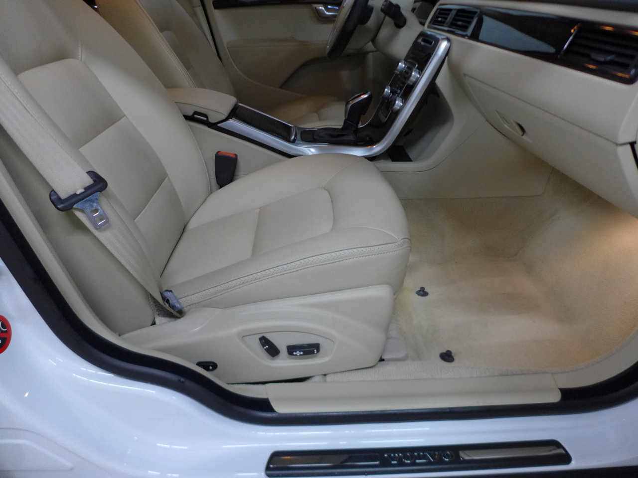 Used 2016 Volvo XC70 T5 Platinum w/ Protection Package image 46