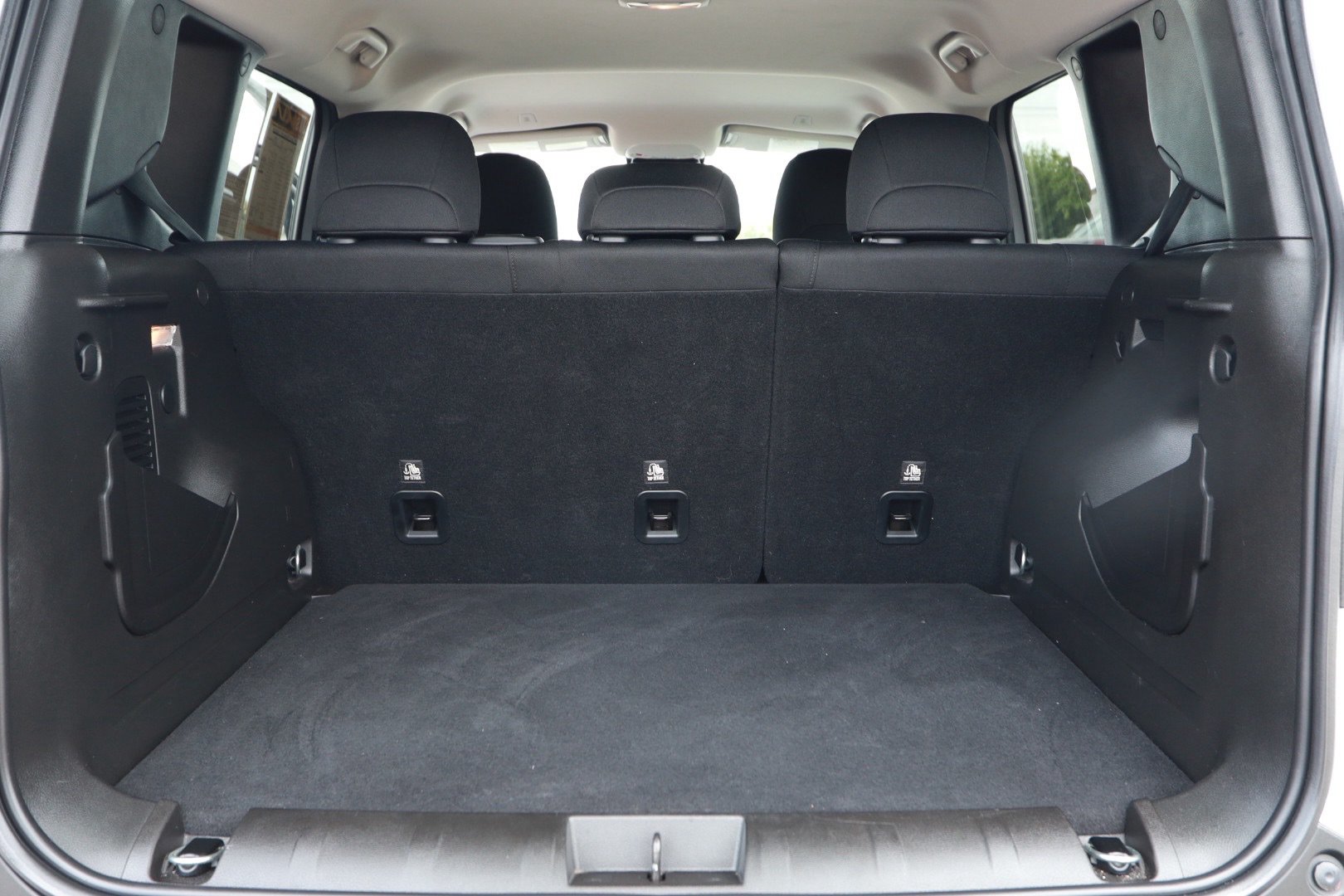 Used 2021 Jeep Renegade Latitude FWD image 24