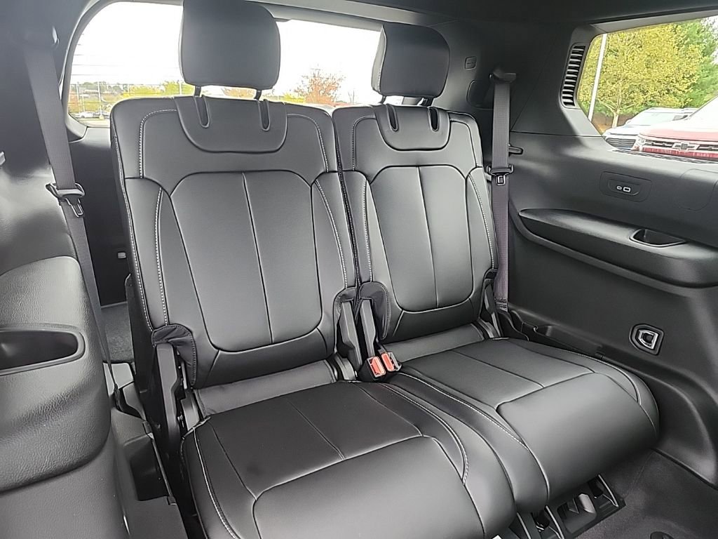 New 2025 Jeep Grand Cherokee L Limited w/ Black Appearance Package image 15