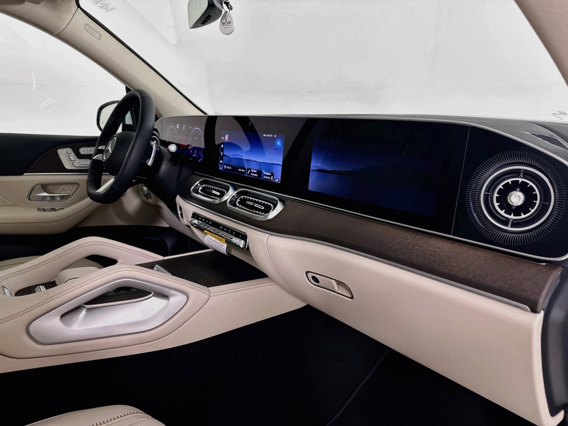 New 2027 Mercedes-Benz GLS 450 4MATIC image 32