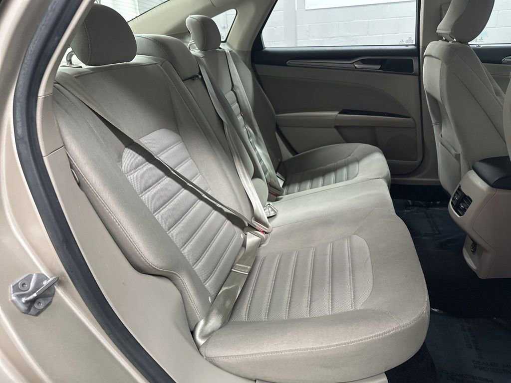 Used 2017 Ford Fusion SE w/ Fusion SE Technology Package image 21