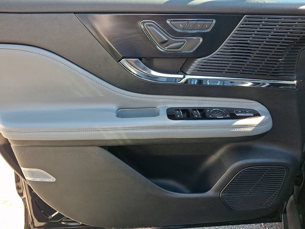 Used 2022 Lincoln Corsair AWD w/ Equipment Group 101A image 16