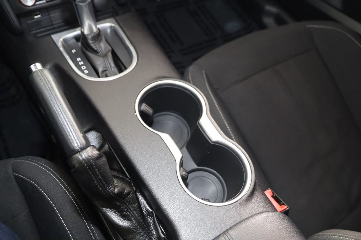 Used 2020 Ford Mustang Convertible RWD image 31