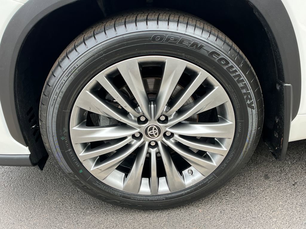 Used 2020 Toyota Highlander Platinum image 26