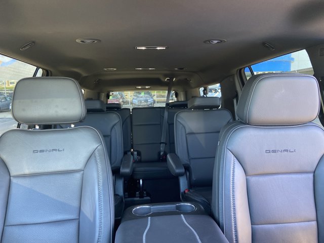 Used 2025 GMC Yukon XL Denali AWD/4WD image 19