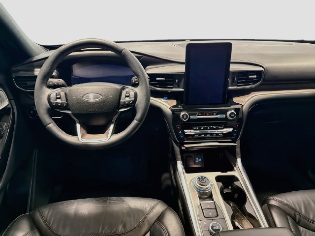Used 2023 Ford Explorer Platinum w/ Technology Package AWD/4WD image 21