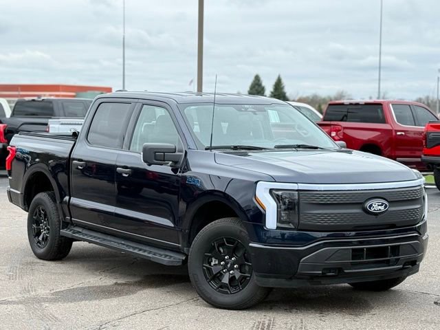 Used 2025 Ford F150 Lightning XLT AWD/4WD image 45
