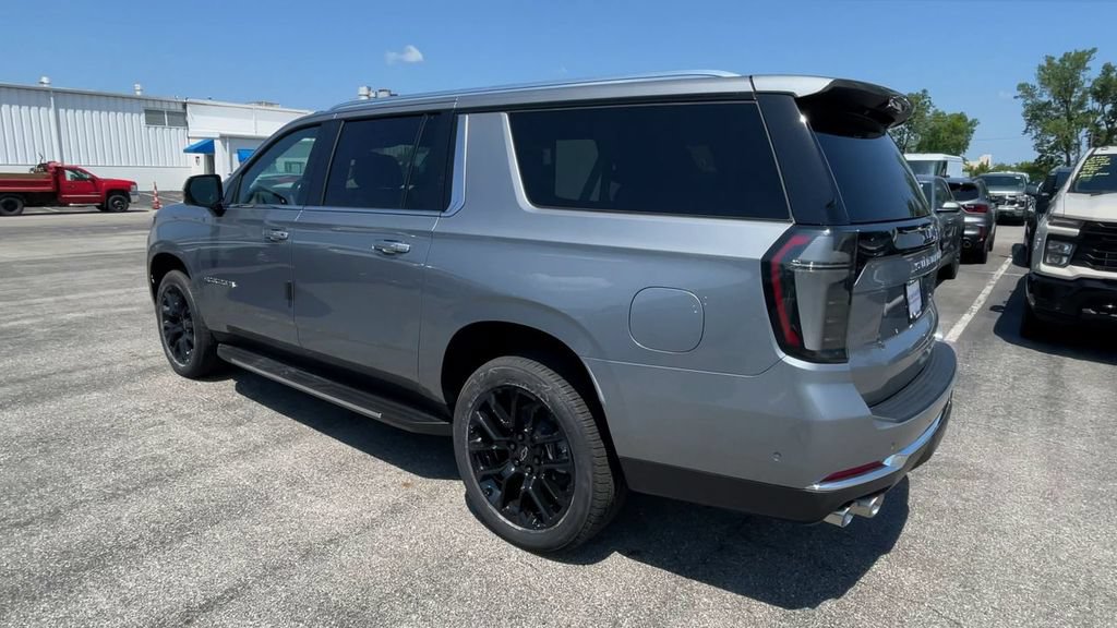 New 2026 Chevrolet Suburban Premier w/ Sun And Tow Package AWD/4WD image 8