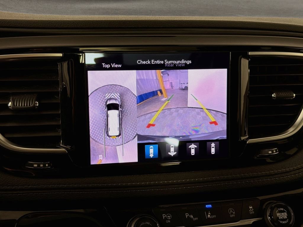 Used 2020 Chrysler Pacifica Limited w/ Advanced Safetytec Group FWD image 14