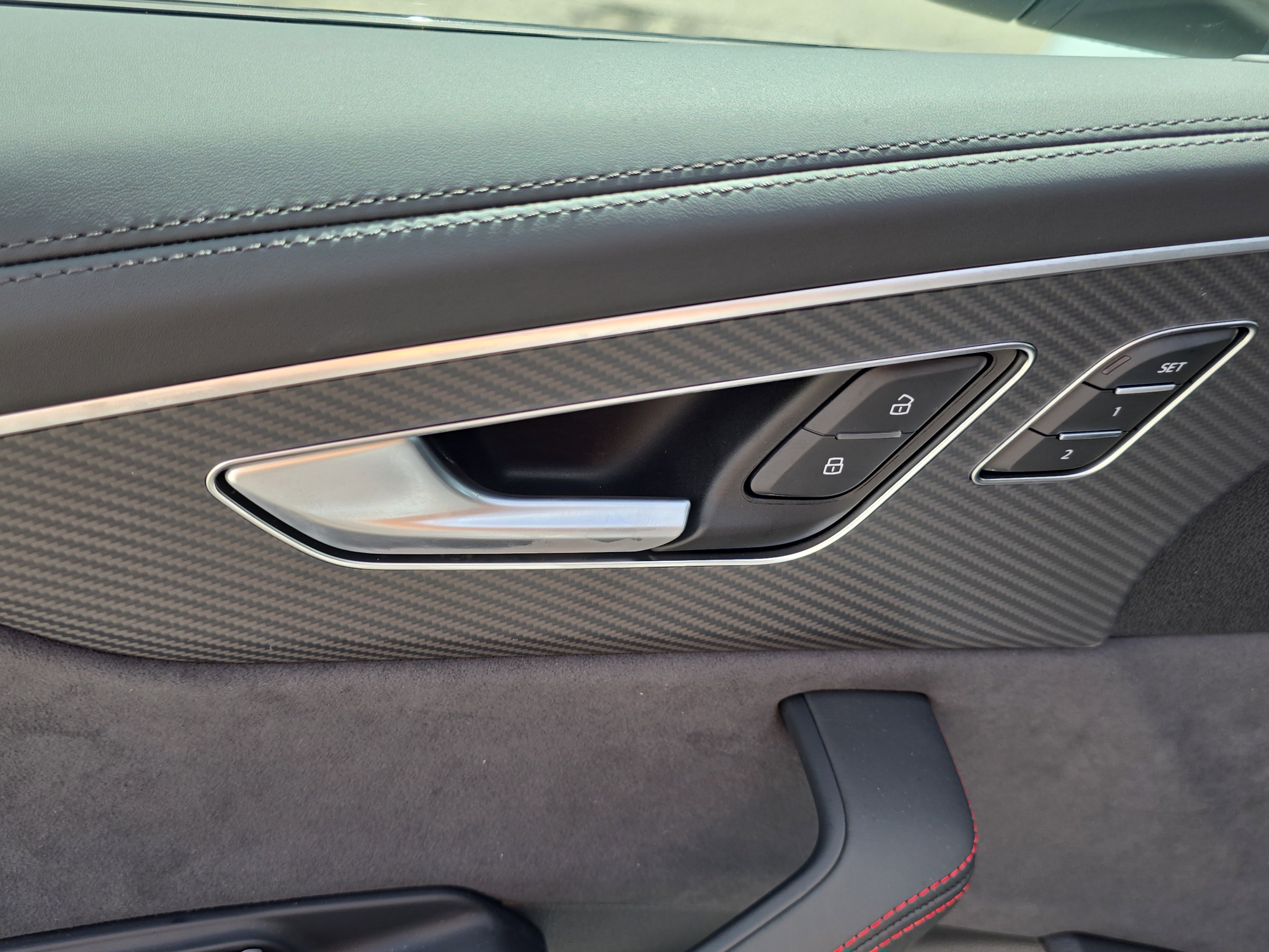 New 2025 Audi RS Q8 performance image 17