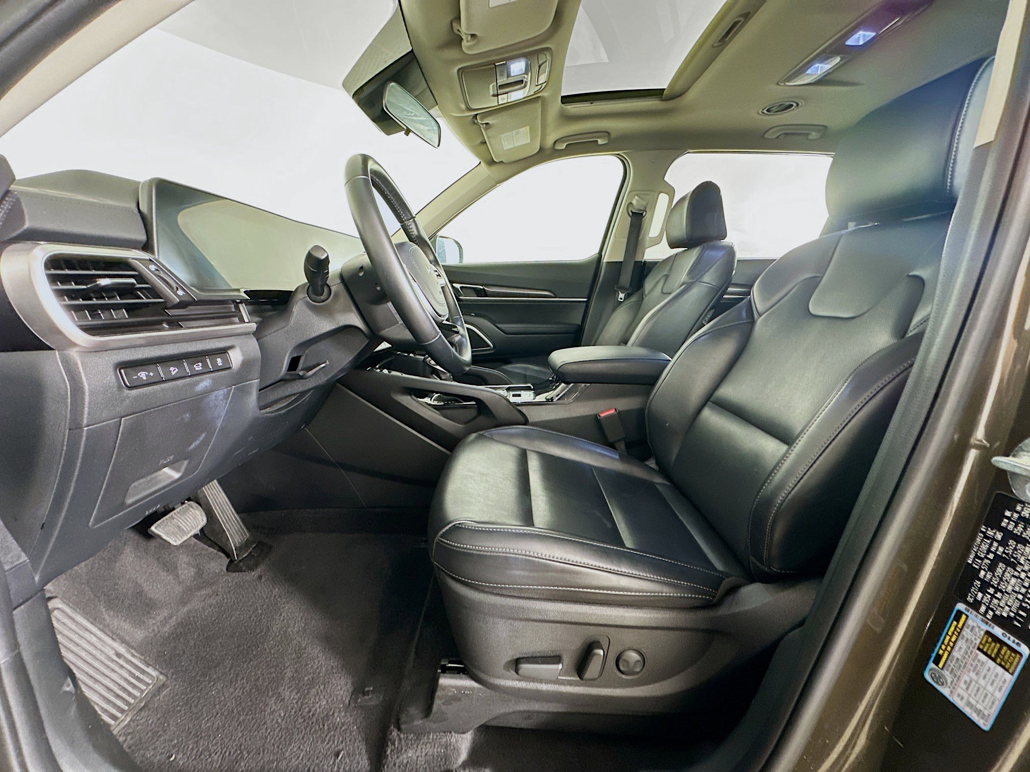 Used 2025 Kia Telluride S image 13