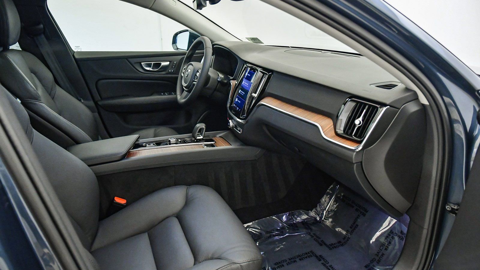 Certified 2024 Volvo V60 B5 Cross Country Plus image 16