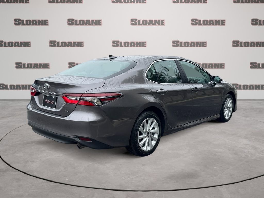 Used 2024 Toyota Camry LE image 5