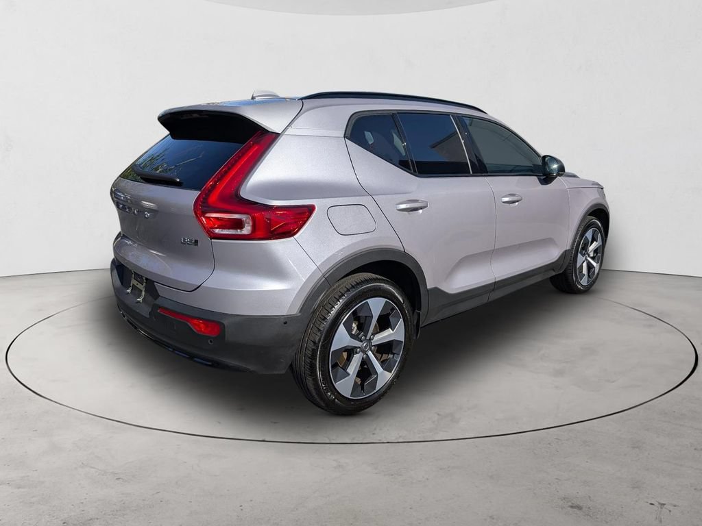Certified 2026 Volvo XC40 B5 Plus AWD/4WD image 5