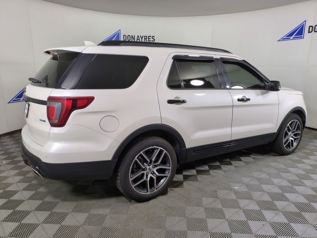 Used 2017 Ford Explorer Sport w/ Equipment Group 401A AWD/4WD image 5