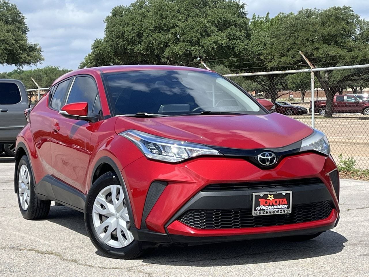Used 2020 Toyota C-HR LE FWD image 2