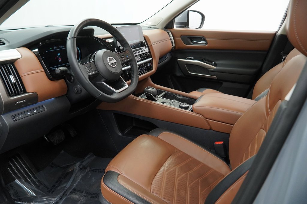 Used 2024 Nissan Pathfinder Platinum w/ Cargo Package image 21