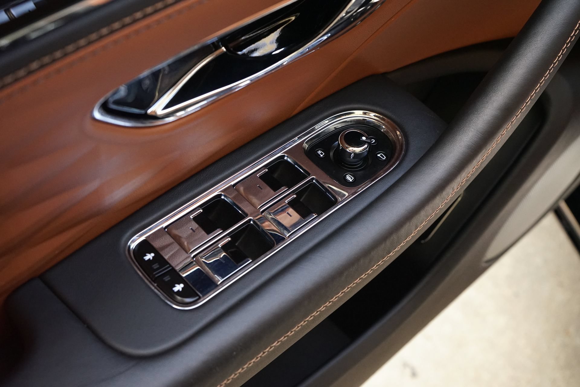 Used 2022 Bentley Flying Spur Plug-In Hybrid AWD/4WD image 28