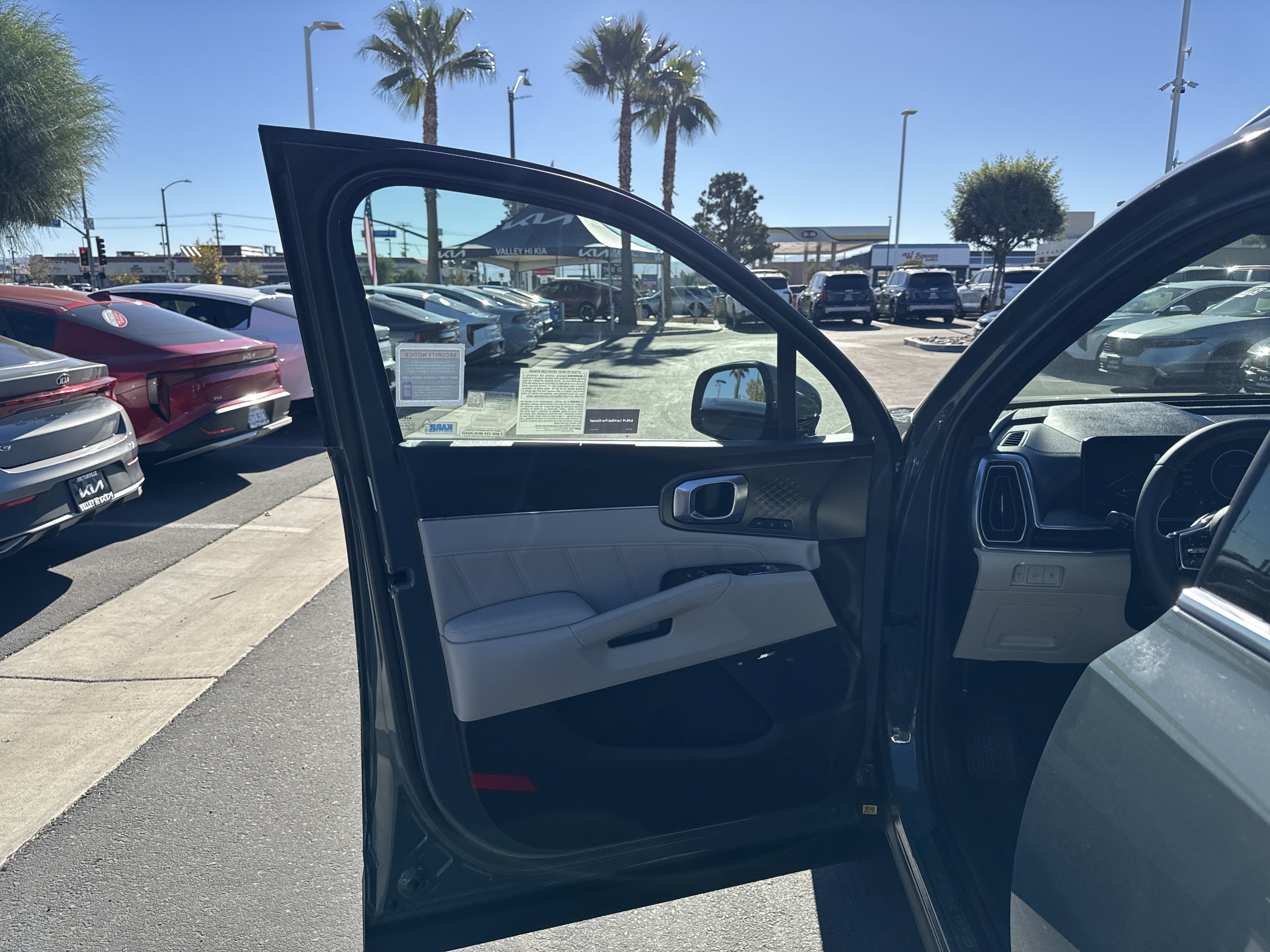 Certified 2025 Kia Sorento SX Prestige image 13