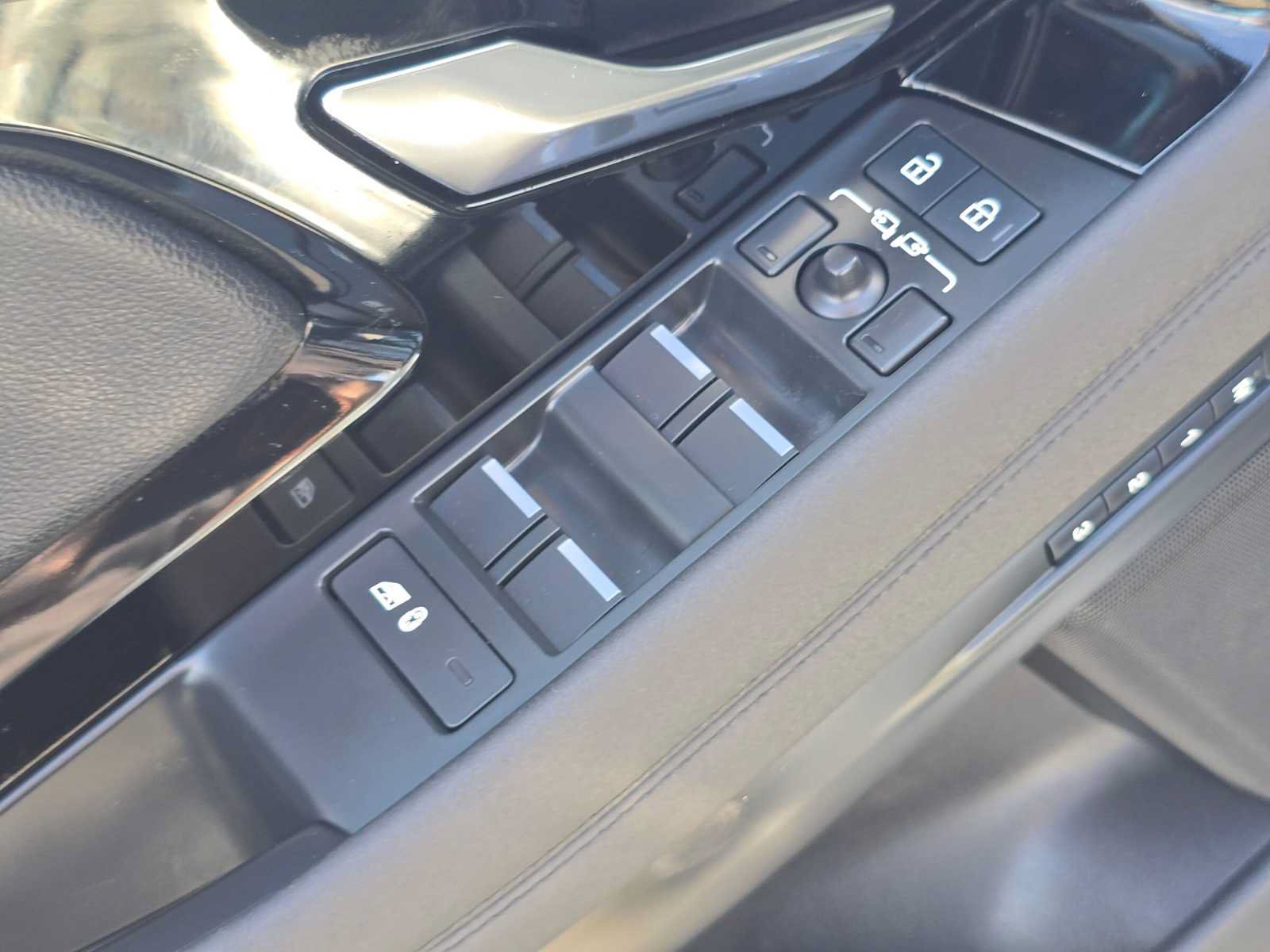 Used 2023 Land Rover Range Rover Evoque R-Dynamic SE AWD/4WD image 23