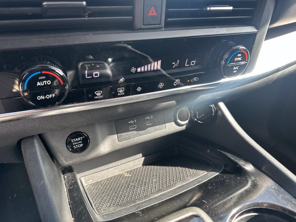 Used 2025 Nissan Rogue SV FWD image 23