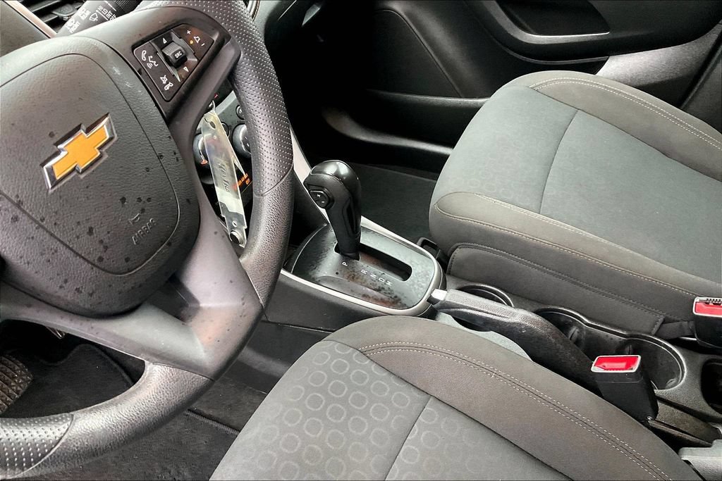 Used 2022 Chevrolet Trax LS w/ Tint and Cruise Package FWD image 15